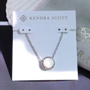 ✅Kendra Scott Volleyball Necklace White Mother-of-Pearl Silver